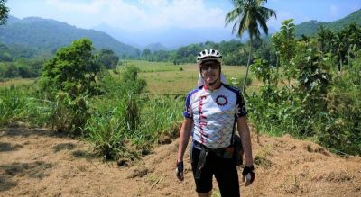 Andrew Lindsay Cycling on the  tour with redspokes